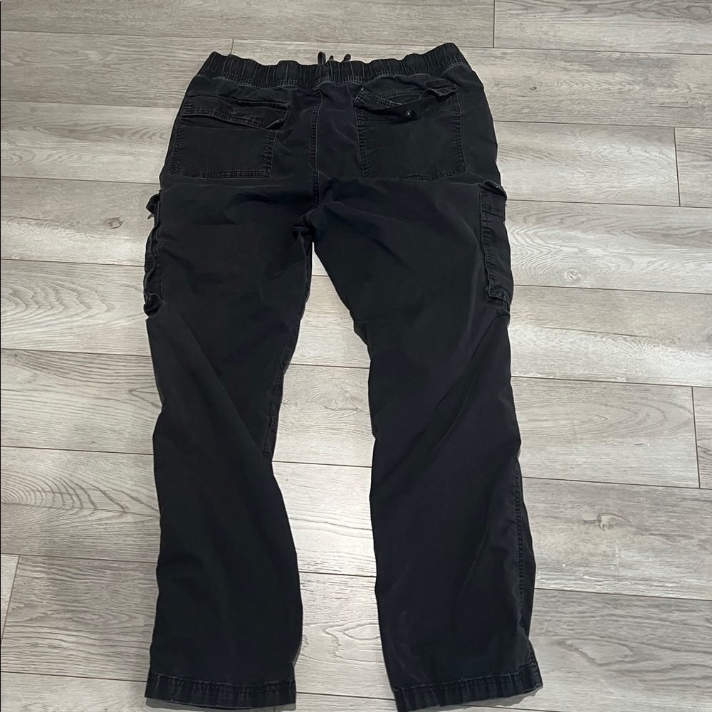 Hollister Men's Black Cargo Pants with Utility Pockets - Picture 5 of 6